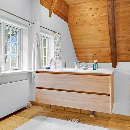 Casa de Férias Beach Front Home In Ebberup With Sauna